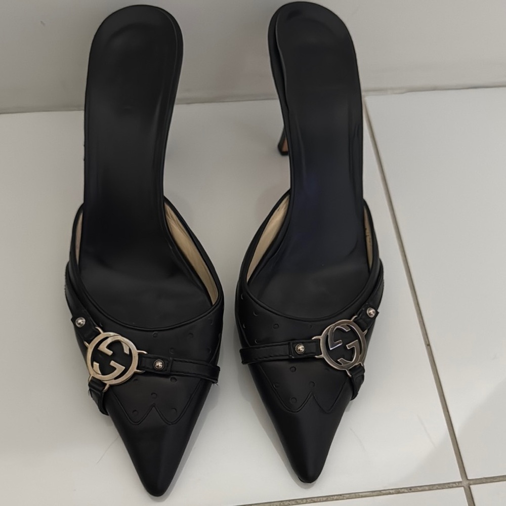 Gucci Black Pointed-Toe Mules Sleek Design